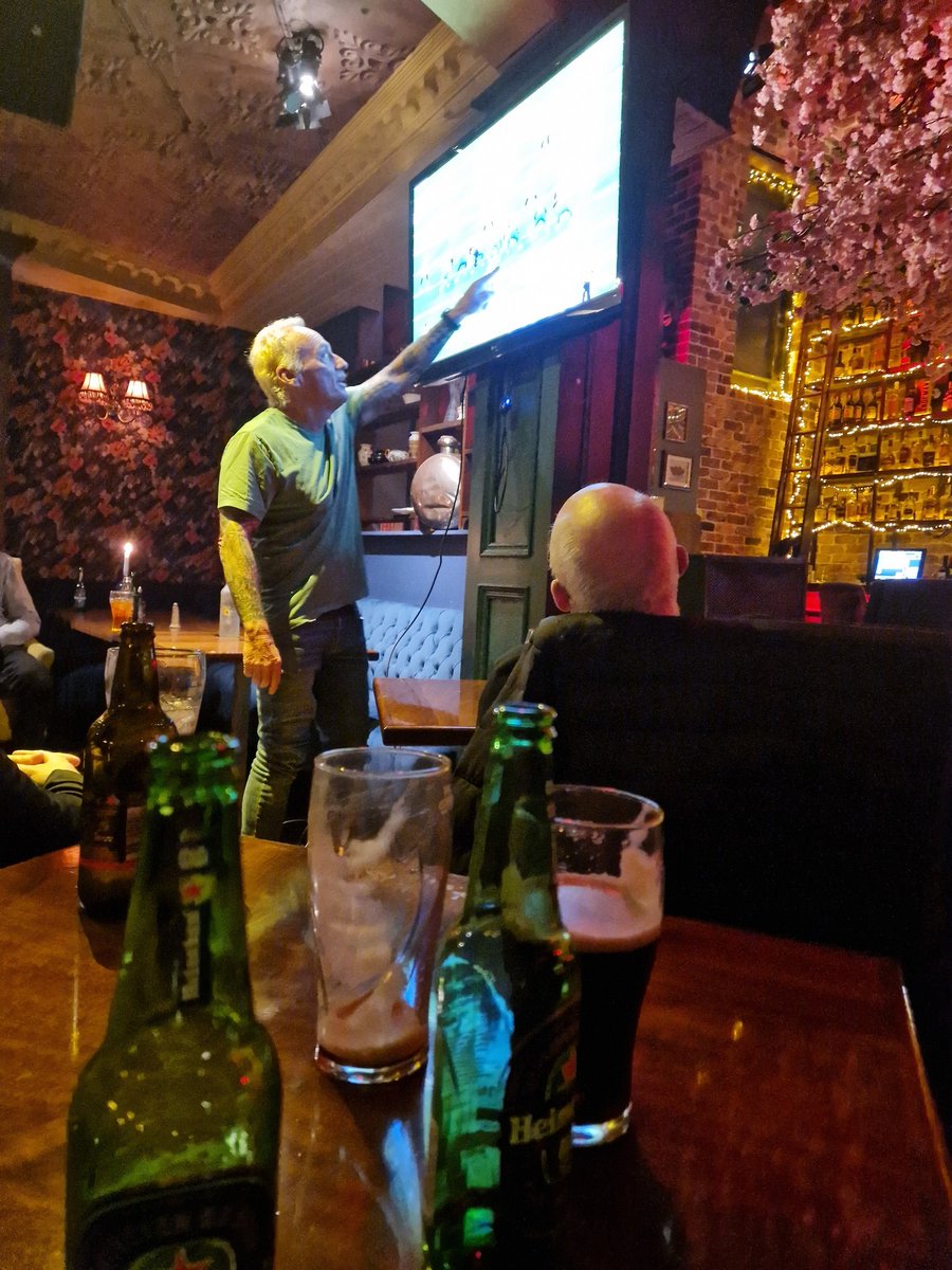 kpm17a's tweet image. Every days a school day with @Jeff_Reinebold . Great night by @NFLIreland and @Michael_NFL  in Newry last night. First class #gobroncos #munya