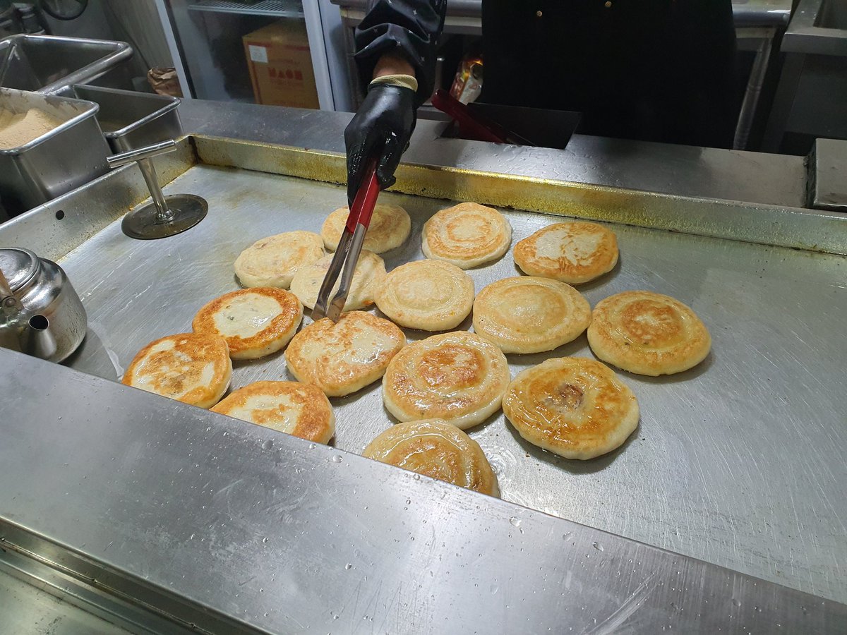 추울땐  뜨끈한 오뎅국물과 호떡이 최고지요..