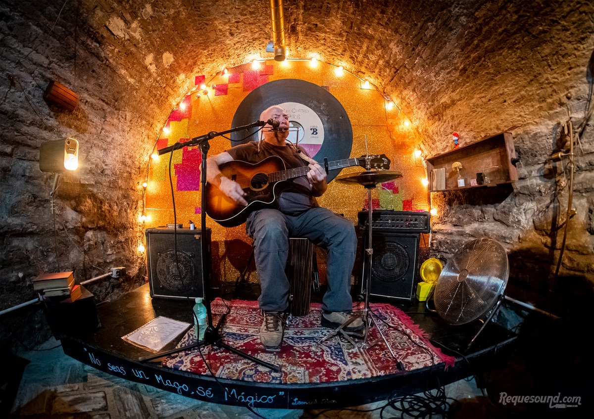 ¡Inauguramos nuestra nueva sección "Entrevistas a lo loco"! 🤡
Y lo hacemos con alguien de la casa, nuestro admirado y amigo Artemio Pérez
50 preguntas creadas por vosotros y 50 minutos para responder.
Las preguntas más votadas tendrán premio! 🤩

requesound.com/entrevistas-a-…