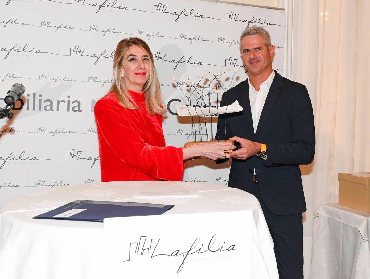 Registradores de España (@registrador_es) on Twitter photo Felicitamos a los compañeros del Decanato de los Registradores de Cantabria <a href="/RegistradoresCA/">Decanato Registradores Cantabria</a> por la obtención del premio #Trainera2024, otorgado recientemente por <a href="/afiliainmo/">Afilia Inmobiliarias</a>, en reconocimiento a la implementación del sistema telemático de solicitud de notas simples, Felicitamos a los compañeros del Decanato de los Registradores de Cantabria <a href="/RegistradoresCA/">Decanato Registradores Cantabria</a> por la obtención del premio #Trainera2024, otorgado recientemente por <a href="/afiliainmo/">Afilia Inmobiliarias</a>, en reconocimiento a la implementación del sistema telemático de solicitud de notas simples,