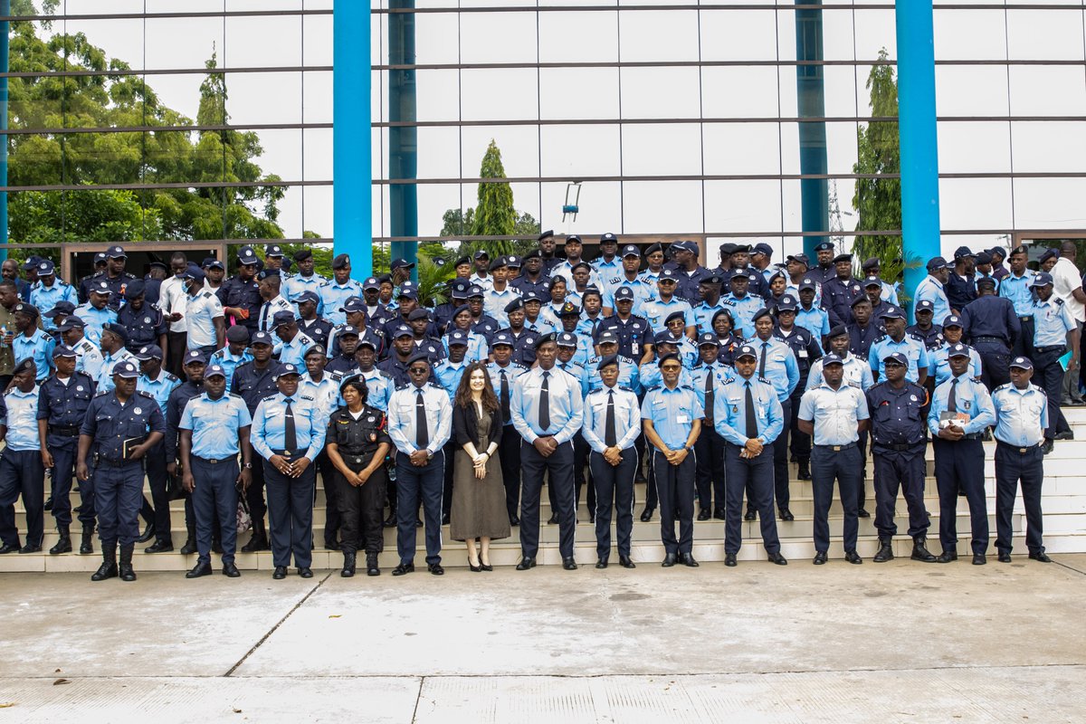 🌟 Grateful to be invited by the 🇦🇴Police to speak at their seminar on Gender-Based Violence: Police Response. Truly inspired by the great engagement and commitment of the officers to addressing this crucial issue. Together, we can drive change toward justice and equality 💪