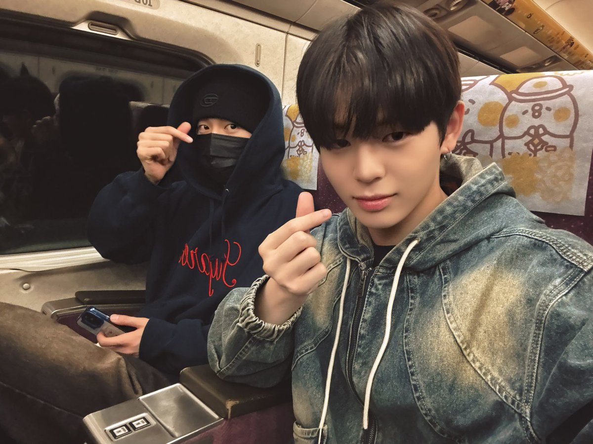 EVNNE_official's tweet photo. EVNNE in Taiwan

#EVNNE #이븐
#문정현 #MUNJUNGHYUN https://t.co/Zhg6bubboD