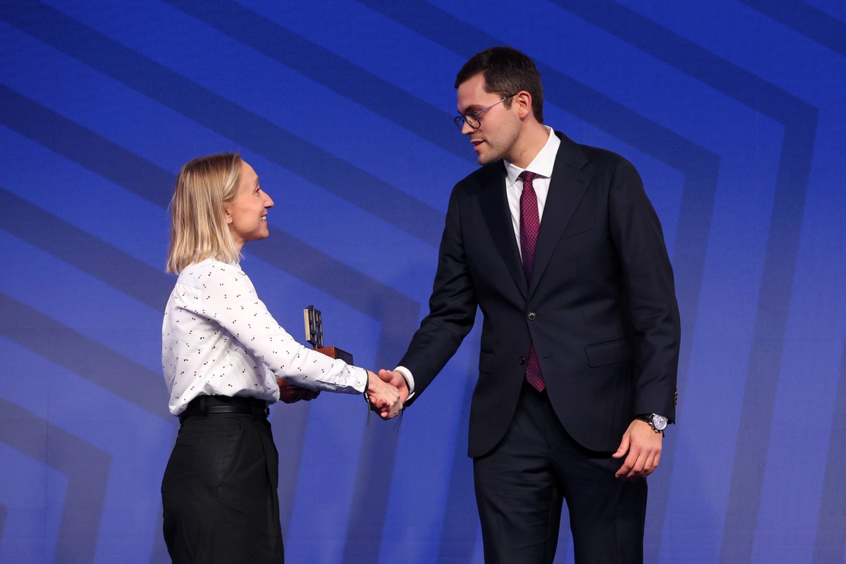 Na Kongresie Firm Rodzinnych <a href="/ForbesPolska/">Forbes Polska</a> zostaliśmy wyróżnieni tytułem Rodzinnej Firmy Roku. Nagroda jest potwierdzeniem, że kapitał ma narodowość i powinien być zarządzany, pomnażany w Polsce. Rozwijamy dalej family offices, które będą się profesjonalizować i zwiększać skalę.