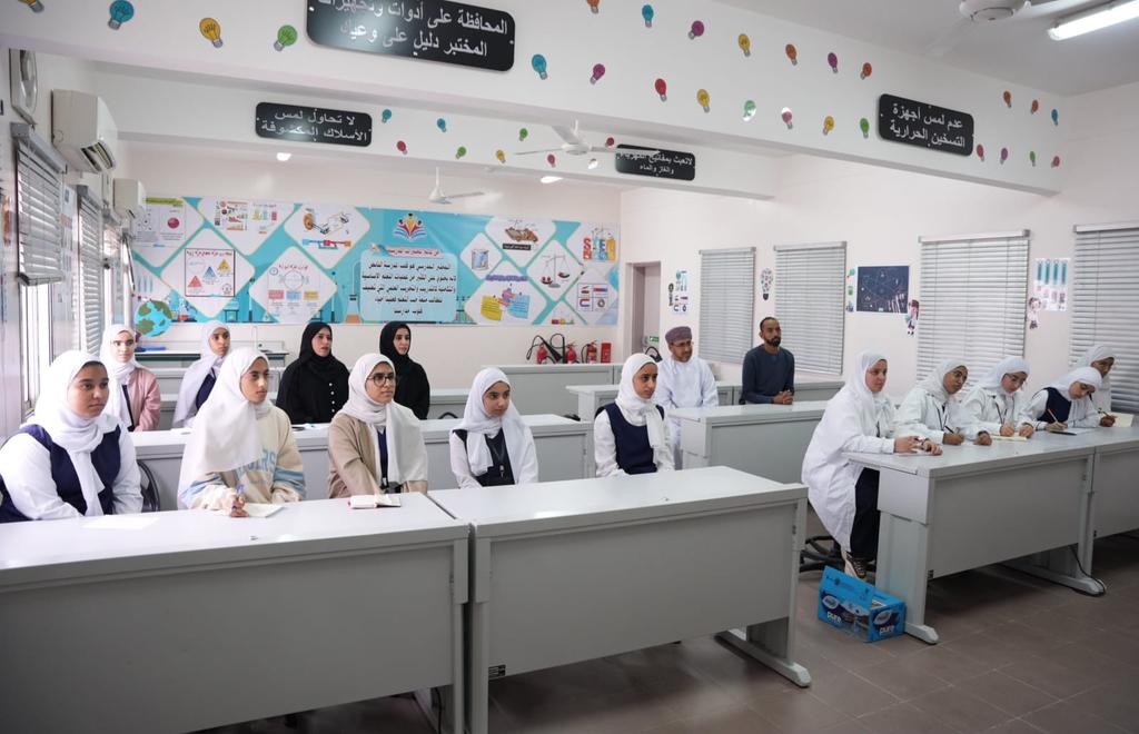 #تعليمية_مسقط⁩  
تدشين المشروع البحثي لبرنامج GLOBE في مدرسة فاطمة بنت الوليد بالتعاون مع جامعة السلطان قابوس بحضور الدكتور علي بن سالم الشكيلي المدير العام للمديرية العامة للتربية والتعليم لمحافظة مسقط  وتقديم كلا من 
الدكتور سعيد الاسماعيلي و الدكتور حمد البوسعيدي و الاستاذ