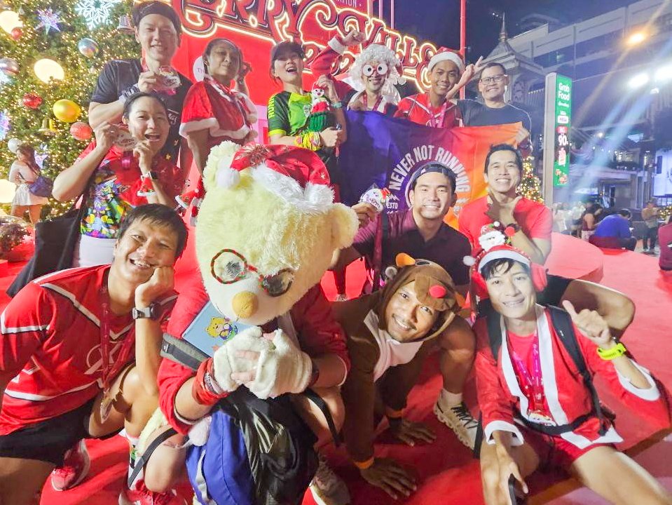 NinjaTooK's tweet photo. 🏃♂️🏃♀️🏃 ลุงตุ๊ก และ ผองเพื่อน ที่กิจกรรม Supersports Running Connect Santa Fun Run 2024 by REV RUNNR 🧡🎅🎁☃️🎄 🫶 ดีใจที่ได้เจอกันครับ 🥰 ep.2
#SupersportsrRunningConnect
#Supersports
#MoveYouMoveSports
#SantaFunRun2024
#CentralPattana
#REVRUNNR
#SupersportsThailand https://t.co/HAAY6eUDzO