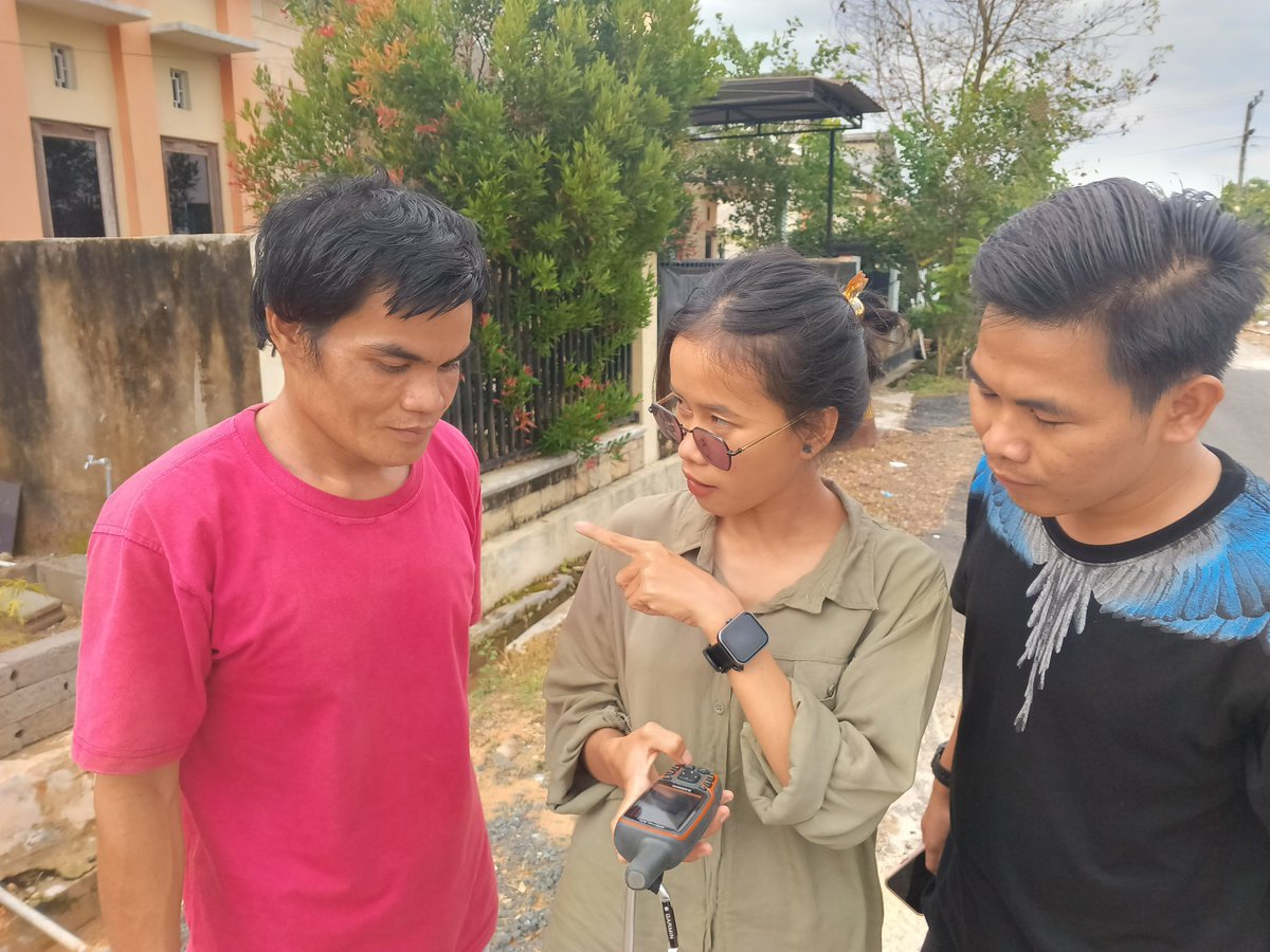 Mairaji227922's tweet photo. Peningkatan kapasitas  kader  Aman dalam pembuatan peta sketsa, profil MHA, dan penggunaan GPS, peserta berjumlah 9 orang  tempat Sekretariat Aman Kalsel Komplek D'Green Kurnia blok C6 Jl. Danau Seram Kec.Landasan Ulin  Banjarbaru. Tgl 18-19 Desember 2024 pukul 09:00- 16:30 wita https://t.co/VrlQGCYfpC