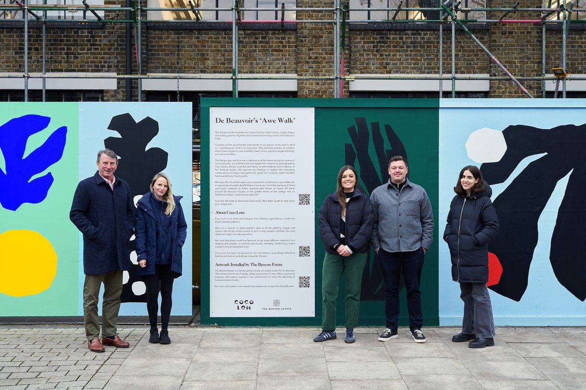 The Benyon Estate commissioned local artist <a href="/LomCoco/">Coco Lom</a> to brighten up the hoarding boards around <a href="/DeBeauvoirBlock/">De Beauvoir Block</a> during essential maintenance works. 🌿 Inspired by the area's greenery, “the mural reflects nature’s bright colours &amp; playful shapes." bit.ly/3VI51QE