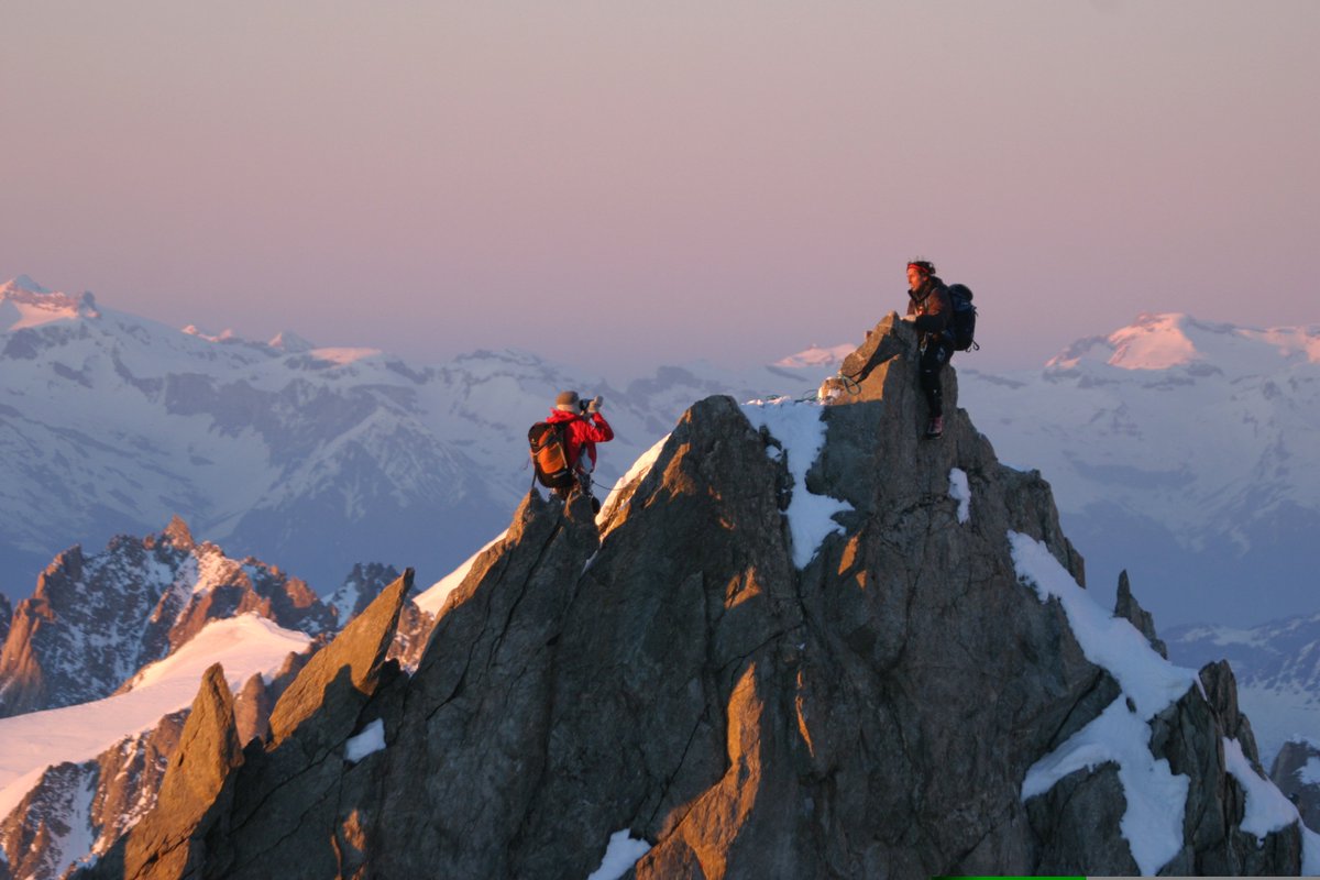 FIFAV La Rochelle (@fifav_lr) on Twitter photo La rétrospective du #FIFAV2024 a rendu hommage à l'alpiniste Patrick Berhault. Réalisés par Gilles Chappaz, les films sont accessibles sur <a href="/alpinemagazine/">Alpine Mag</a>
La cordée de rêve : bit.ly/4fkO4CD
Sur le fil des 4000 : bit.ly/4gD8gkh
Berhault : bit.ly/3Dh6qqR La rétrospective du #FIFAV2024 a rendu hommage à l'alpiniste Patrick Berhault. Réalisés par Gilles Chappaz, les films sont accessibles sur <a href="/alpinemagazine/">Alpine Mag</a>
La cordée de rêve : bit.ly/4fkO4CD
Sur le fil des 4000 : bit.ly/4gD8gkh
Berhault : bit.ly/3Dh6qqR
