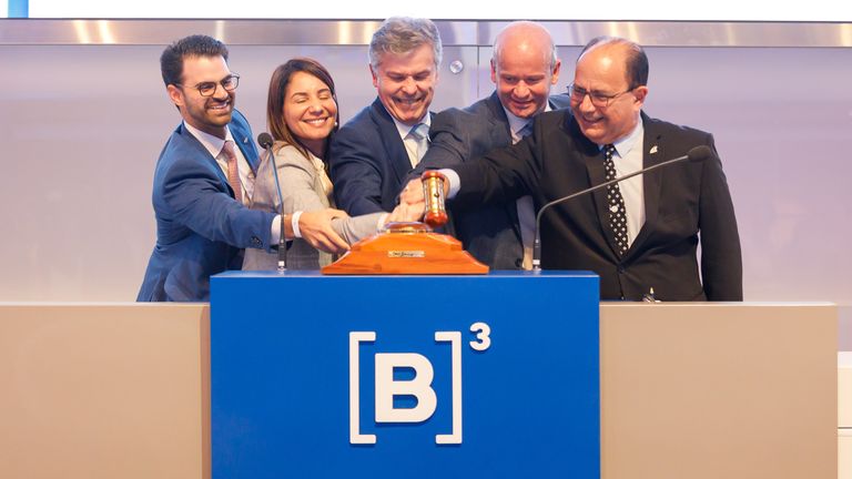 💲 Auction of three Brazilian port terminals secures US$ 10.3m: tinyurl.com/3nrcbjhy 
<a href="/ANTAQ_oficial/">ANTAQ_oficial</a> 
#Ports #Brazil #BulkMaterialsInternational