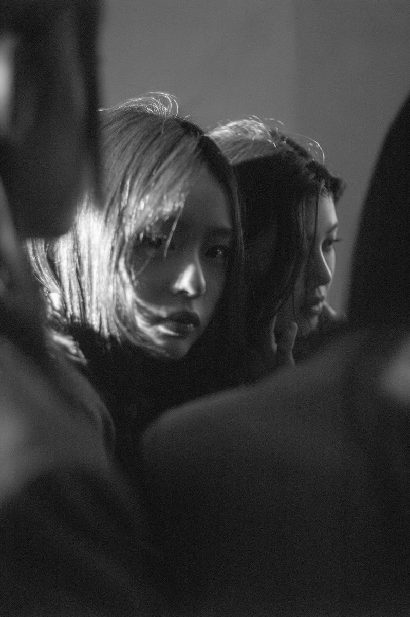 hanni looks tweet media