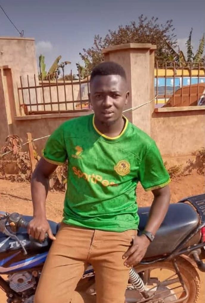 KigomaTanzania's tweet photo. #MSIBA
Bura wa Kasulu maarufu kama Brazil amefariki dunia na kuzikwa siku ya juzi baada ya kugongwa na pikipiki Kasulu Mjini. Brazil alikuwa ni mtu wa watu na amezikwa na mamia ya wenyeji wa mji wa Kasulu.
Pole sana family ya Kigoma Kasulu ukoo wa Wagwama. https://t.co/9KlhRK2XFG