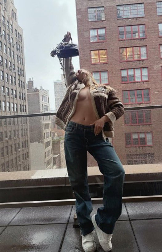 Frickilston's tweet photo. Sydney Sweeney  via instagram

#SydneySweeney #sydneysweeny #sydneysweeneyhot #sydney https://t.co/NybjljSrDv