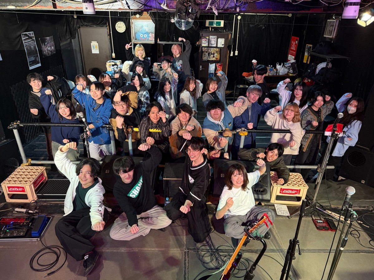 12月15日 クリスマスライブ🎄
1年ぶりのライブハウスでのライブ！全14バンドの長丁場最後まで楽しくライブできました🎶見に来てくれた皆さんありがとうございました！
今年度もう1回ライブハウスでのライブがあるとかないとか……？お楽しみに🥹