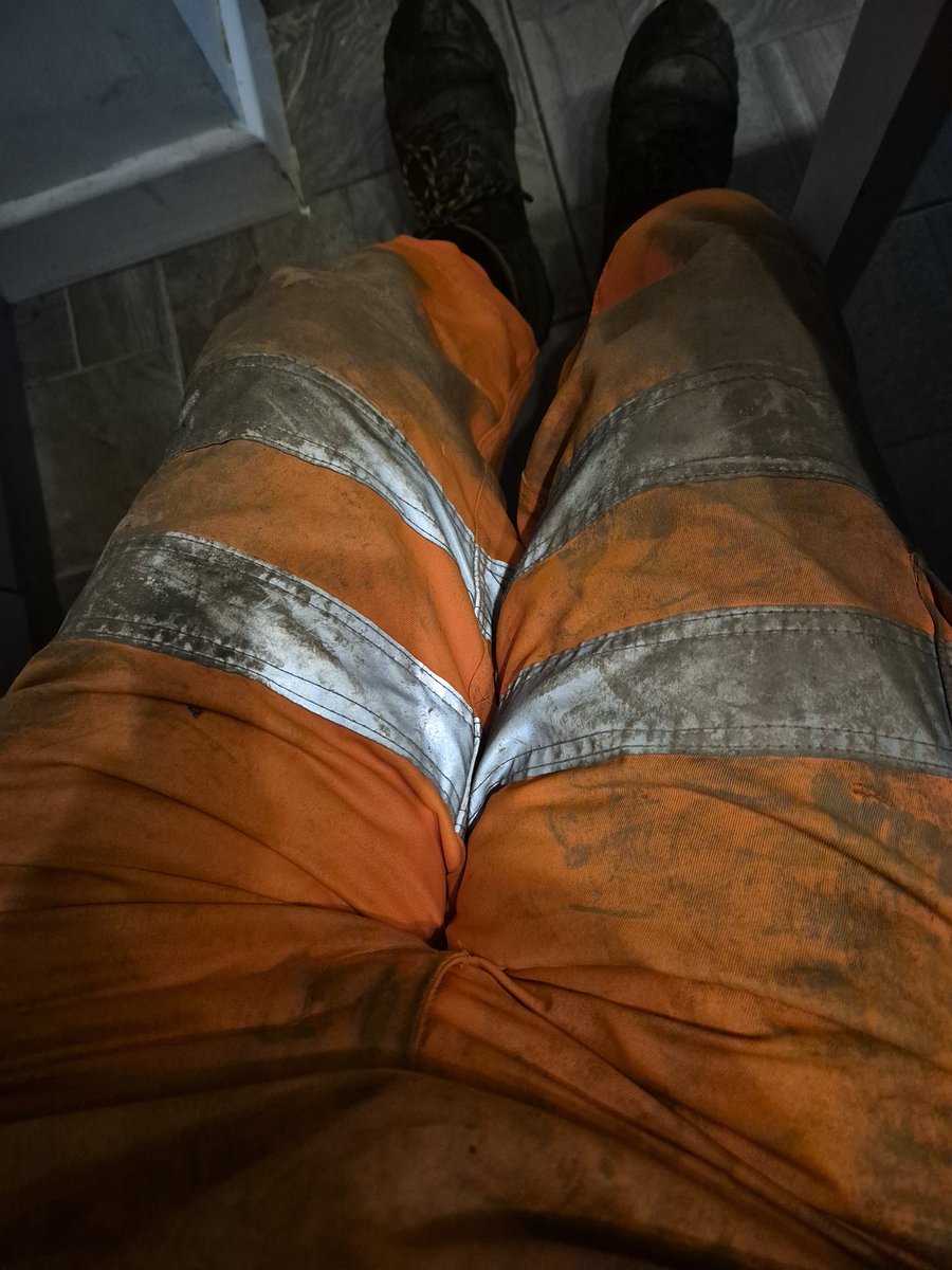 Vis stinks this morning  ! 😈😛 Have a good day guys , looking forward to another Mucky day onsite with all that rain last night 😂🤣