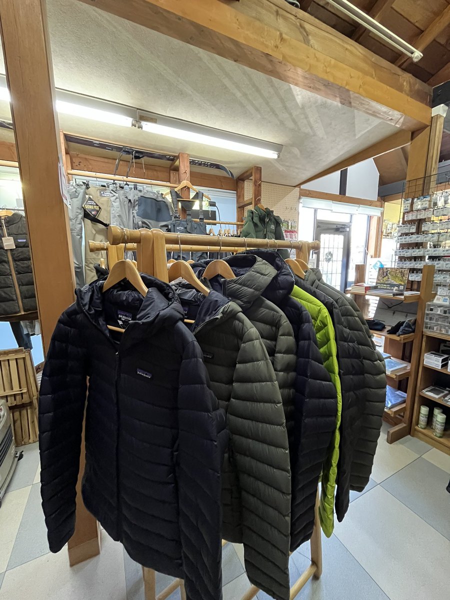 RockRiverMan's tweet photo. ウインターセールアイテムにフィッシングウェーダーが追加になりました。
セール対象品は店内在庫のみですが、US規格のダウンジャケットやフリース、ウェーダーのサイズが自分に合うか、試着もできます。 https://t.co/9SsqxwMXAo