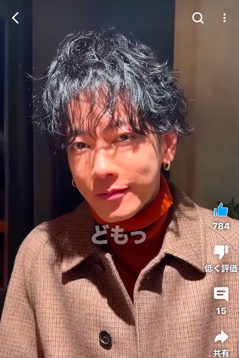 Dc6Vc2's tweet photo. 目の前に健さんが現れたら私腰抜かすかも
羨ましいよねーあの家族
健さん💓💞もちゃんと忙しい中約束守ってくれるなんて
優しい健さん💓💞
明日、カレンダーも届くし楽しみ😊

 #佐藤健 https://t.co/eKVYTRUAhx