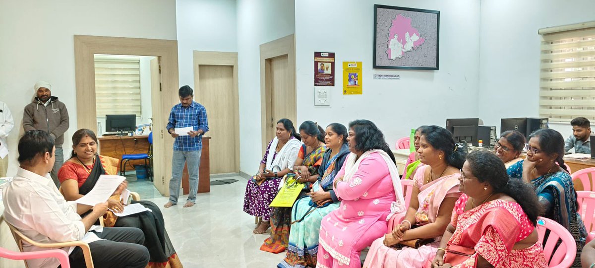 MarriRajasekar's tweet photo. తెలంగాణ #MEPMA #ResourcePersons యూనియన్ (CITU) అల్వాల్ సర్కిల్ సభ్యులను కలుసుకొని, #RP ల సమస్యలపై చర్చించాను.
వారి సమస్యలను శాసనసభలో ప్రస్తావించి, సాధ్యమైన పరిష్కారం తీసుకురావడానికి కృషి చేస్తానని హామీ ఇచ్చాను.
#ManaMalkajgiri #WomenEmpowerment https://t.co/p3dVm3KqRr