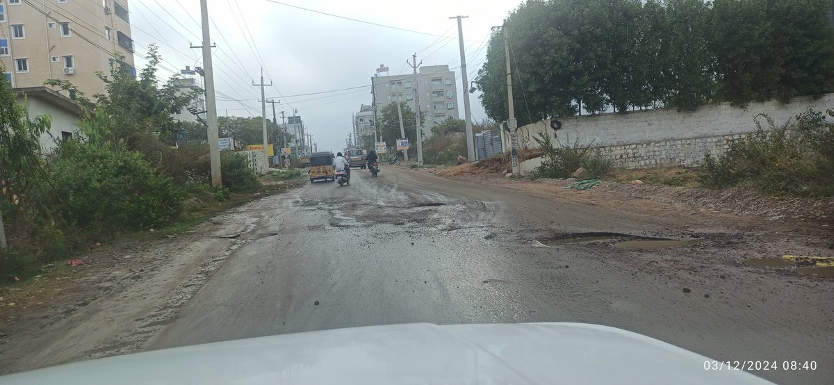 RKYadav8361's tweet photo. @Mahesh_kakanuru @AmeenpurM @Collector_SRD @PanduThummala @cdmatelangana Neglected drainage leakage by authorities causing commuters to suffer. #saiambica  #shanthi Sri colony road. 
Still are we eligible for #Swachhsurvekshan2024 ? @cdmatelangana @DamodarCilarapu @Collector_SRD https://t.co/wimGAy8VQI