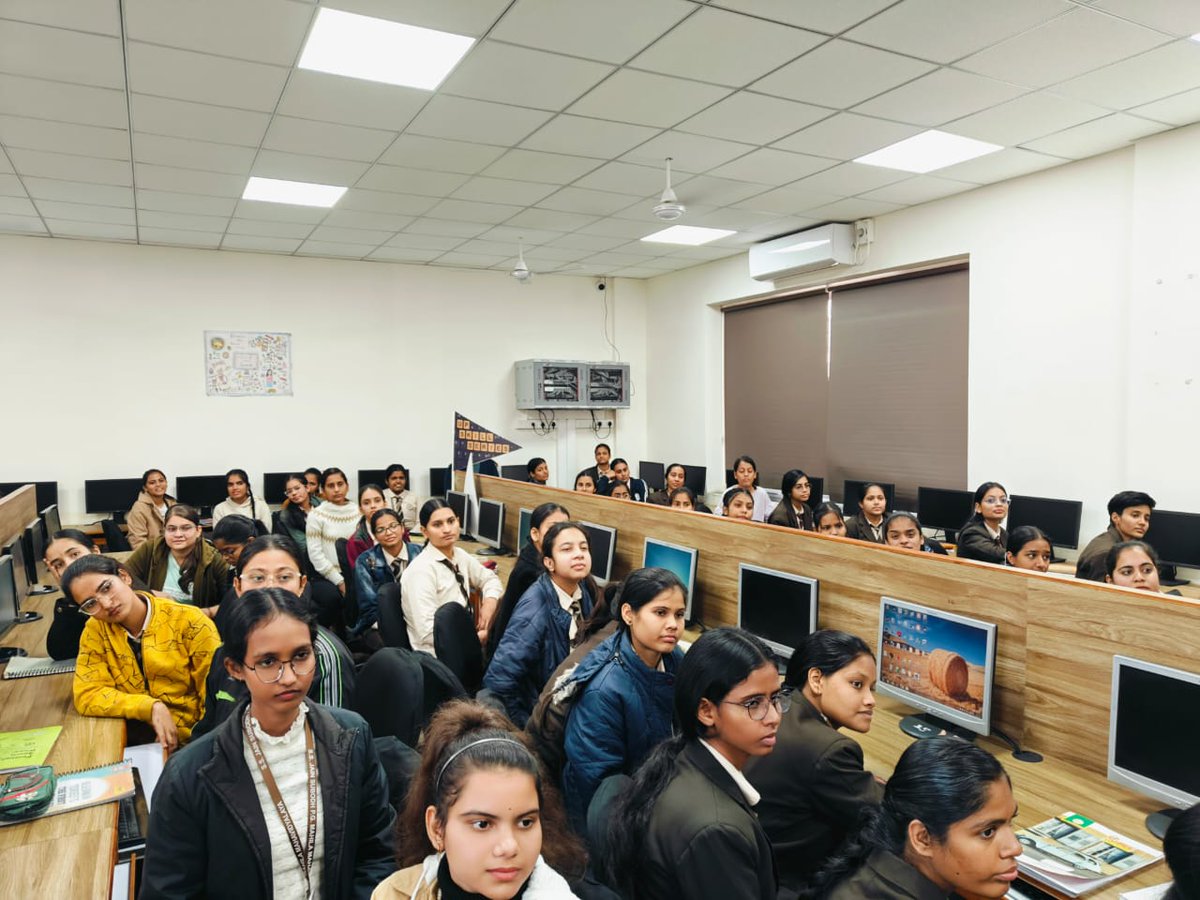 SSJSMM IQAC &amp; IIC Cell, in association with JITO Center of Excellence organized an UPSkill Series, in which sessions is conducted on "CANVA WORKSHOP". Resource Person for session is Mr. Atish Lodha. 
Glimpses of Event. 
#ssjsmm #bestcollege #girleducation #UPSKILL #JITO #IQAC