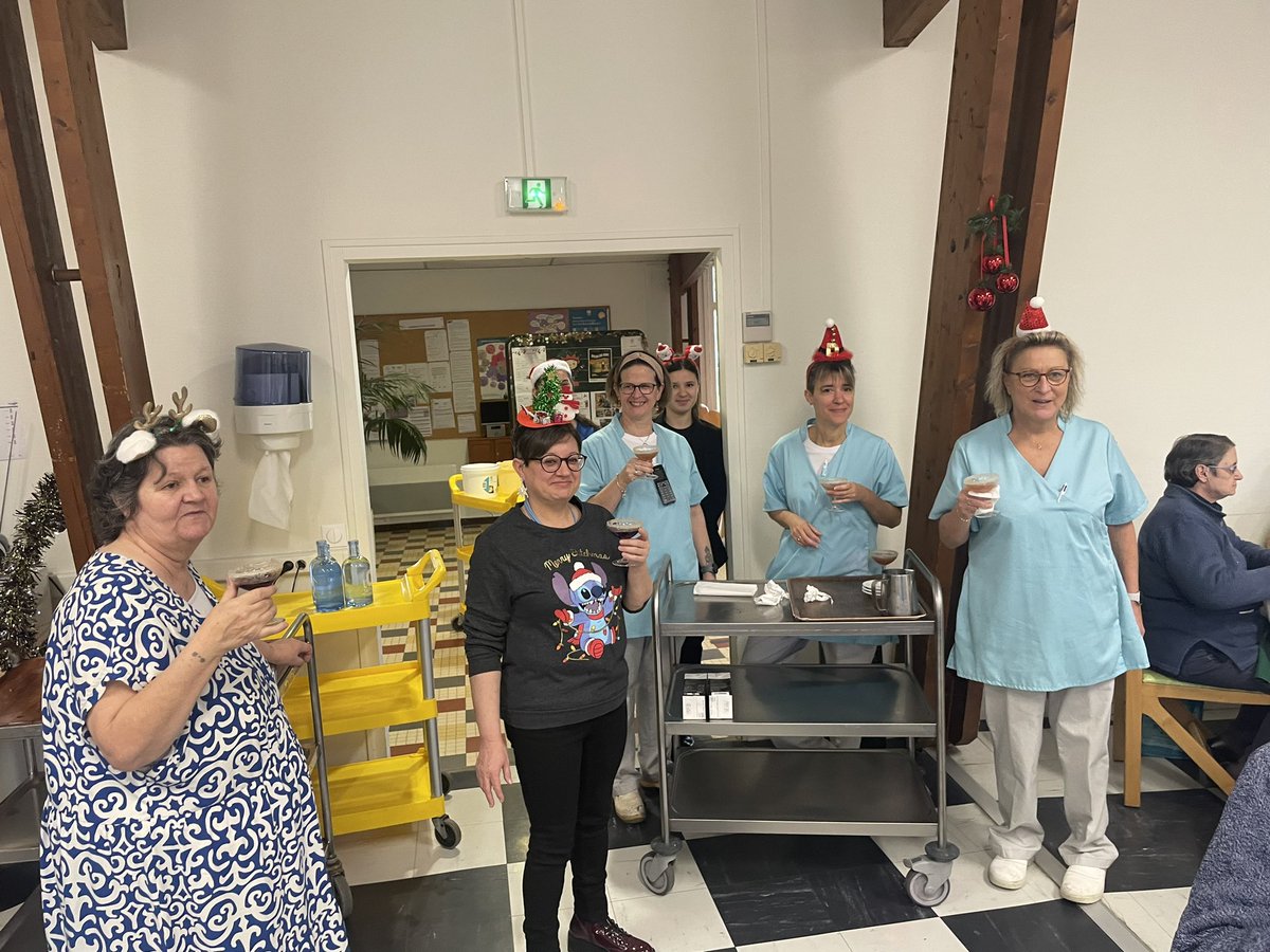 Participation au repas des résidents de la résidence seniors <a href="/VAllonnes/">Ville d’Allonnes</a>  -du plaisir à quelques jours de Noël <a href="/CatherineBouche/">Catherine Bouche</a> <a href="/benamarlemans04/">Ben Amar Youssef</a> <a href="/AlexisBraud/">Alexis Braud</a>