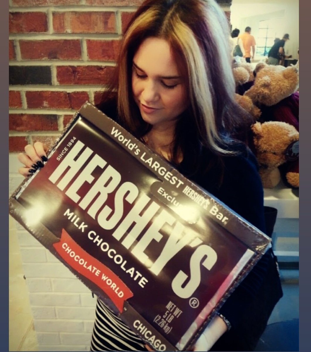 VixenWonderland's tweet image. "Anything is good if it's made of chocolate!" 🍫 🤗 #Spring2014 #ThrowBackThursday #Hershey #Pennsylvania #Goodtimes
