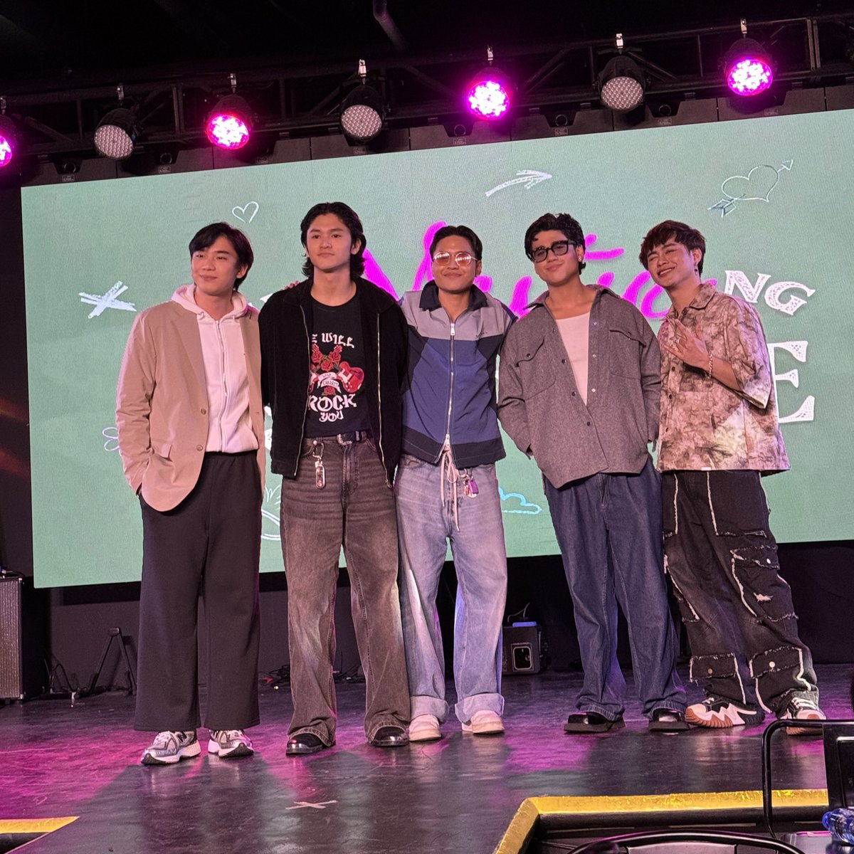 VivaOnePH's tweet photo. Maki-hello kina Kyosu Guinto, AJ Ferrer, Derick Ong, Yanyan de Jesus at Sam Shoaf as they join the cast on stage for the #SectionEMediaCon 😎
Catch “Ang Mutya ng Section E” starting January 3 on Viva One. https://t.co/9nFmmgQMbx
#BidaKaDito https://t.co/tlZ4P6rJ9D