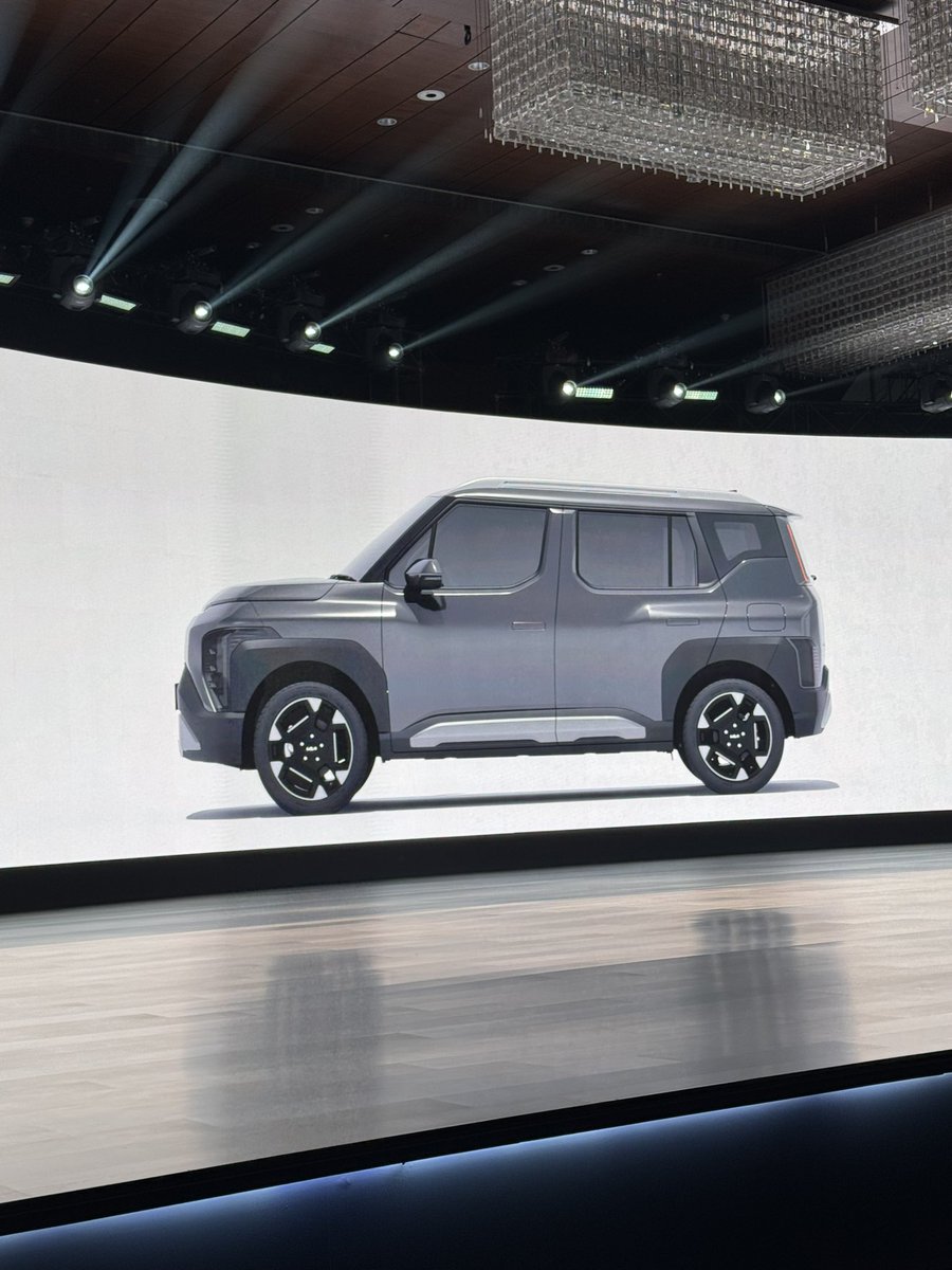 sidpatankar's tweet photo. First look at the new Kia Syros. And yes Syros autocorrects to Syria. Nonsense information no one needed. 
SVP 

#Kia #KiaIndia #TheKiaSyros #Syros #EvolvedByTheFuture #subcompactSUV #TheNextFromKia  @KiaInd https://t.co/5dtkr9H6Wd