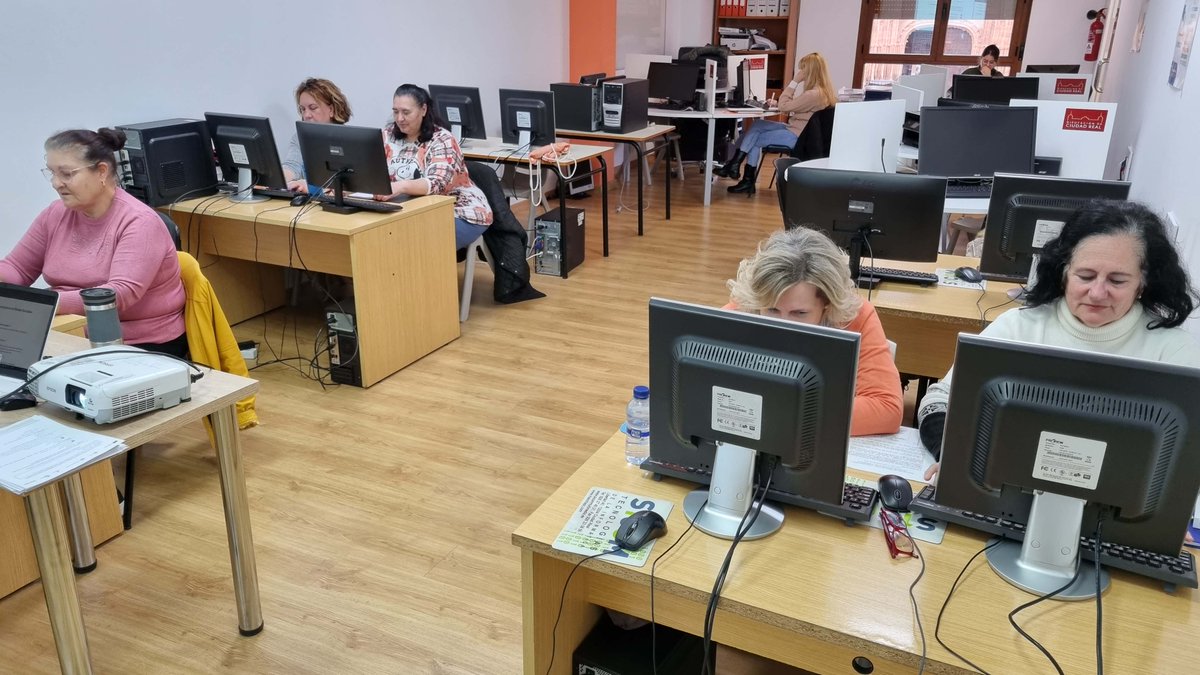 IncisoES's tweet image. Reduciendo la #brechadigital y logrando una importante autonomía a la hora de manejar las #nuevastecnologías 

#mayoresde55 #CastillaLaMancha #formacióngratuita #einclusión #FSEPlus @gobjccm @BienestarCLM