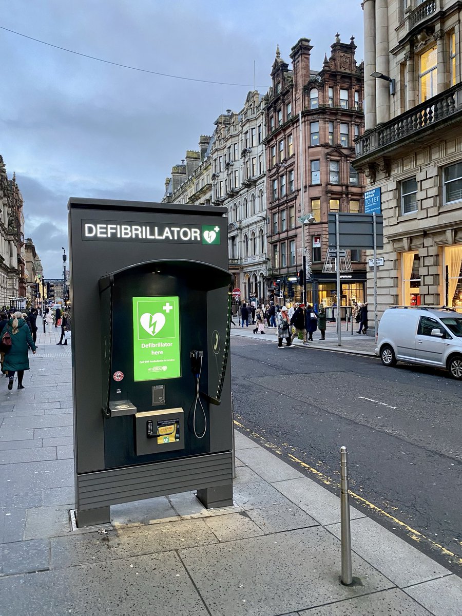 MurphyNiallGLA's tweet photo. #PlanningStuff in #Glasgow: Good street furniture vs bad street furniture on St Vincent Street. It’s great to see the installation of a new defibrillator but it would be nice if these redundant now vandalised telephone boxes cluttering up our public realm could be removed…🤔?! https://t.co/LlE1xZGqzJ