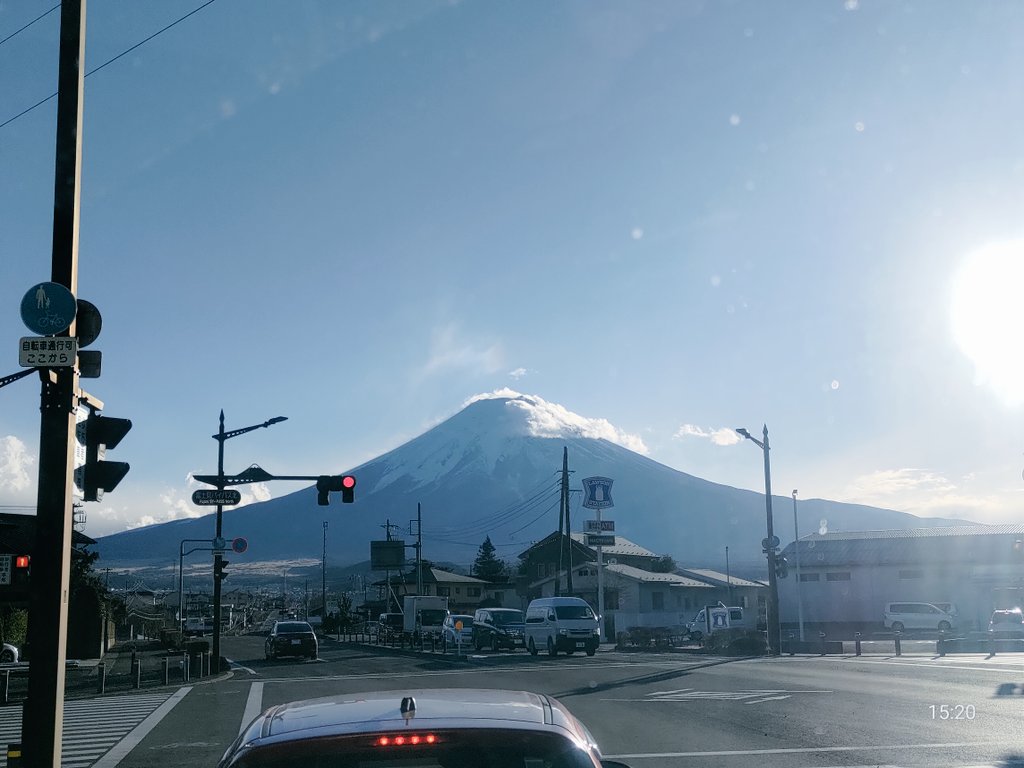 6H05T2's tweet photo. 朝雪降ってたみたい https://t.co/P0AfX26WsF