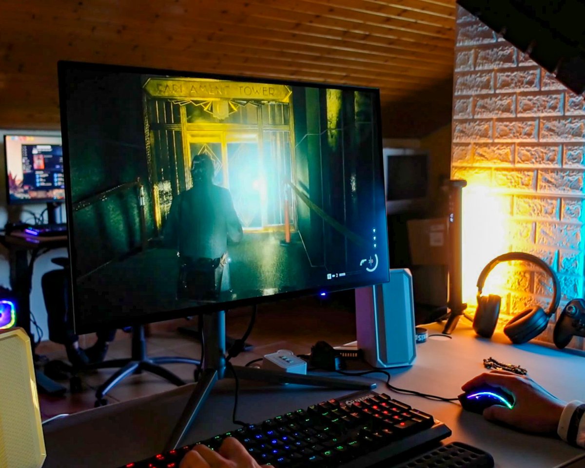 ktc_play's tweet image. KTC G27P6 OLED Gaming Monitor with a 2560x1440 OLED panel that brings vibrant colors and incredible detail to life. 🎮

#KTC #OLEDMonitor #GamingDisplay #TechUpgrade