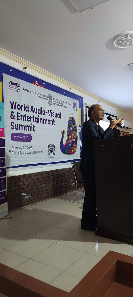 pibvijayawada's tweet photo. @pibvijayawada organises informative event regarding #WAVESummitIndia to create awareness and encourage among the students for participation in #WAVES challenges at Chalapati Institute of Engineering and Technology in #Guntur today.
#CreateInIndiaChallenge  #WAVES2025 #WAVESIndia https://t.co/BbZP0dUVfc