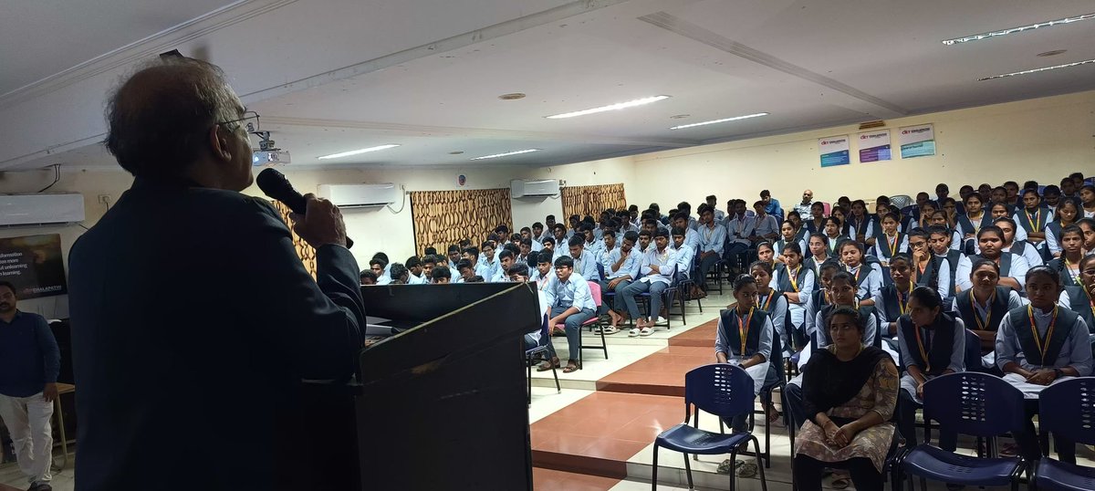 pibvijayawada's tweet photo. @pibvijayawada organises informative event regarding #WAVESummitIndia to create awareness and encourage among the students for participation in #WAVES challenges at Chalapati Institute of Engineering and Technology in #Guntur today.
#CreateInIndiaChallenge  #WAVES2025 #WAVESIndia https://t.co/BbZP0dUVfc
