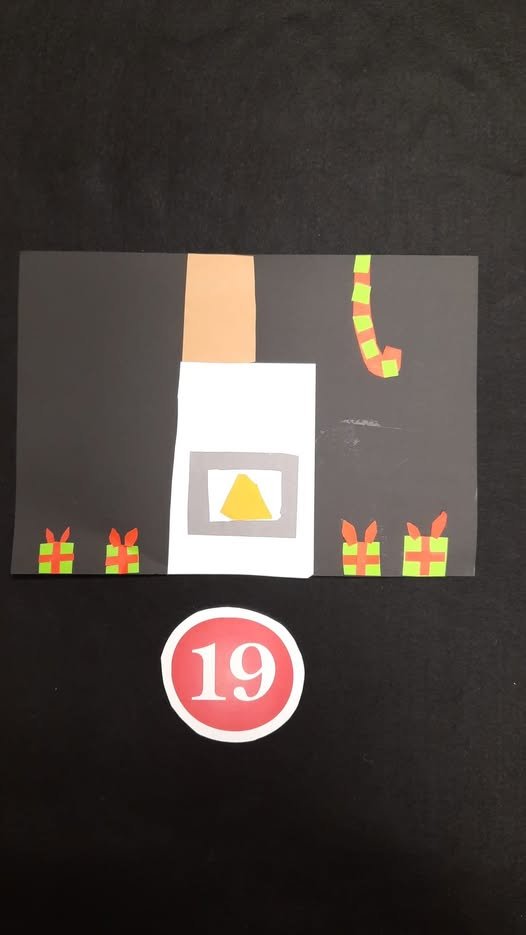 PeLaLPR's tweet photo. Someadventtikalenterimme 19. luukusta löytyy lämmin takkatuli ja lahjapaketteja 🔥🎁

Taiteilijana Oiva.

#someadventtikalenteri #pelastakaalapset #lappeenranta https://t.co/xpPafc9akK