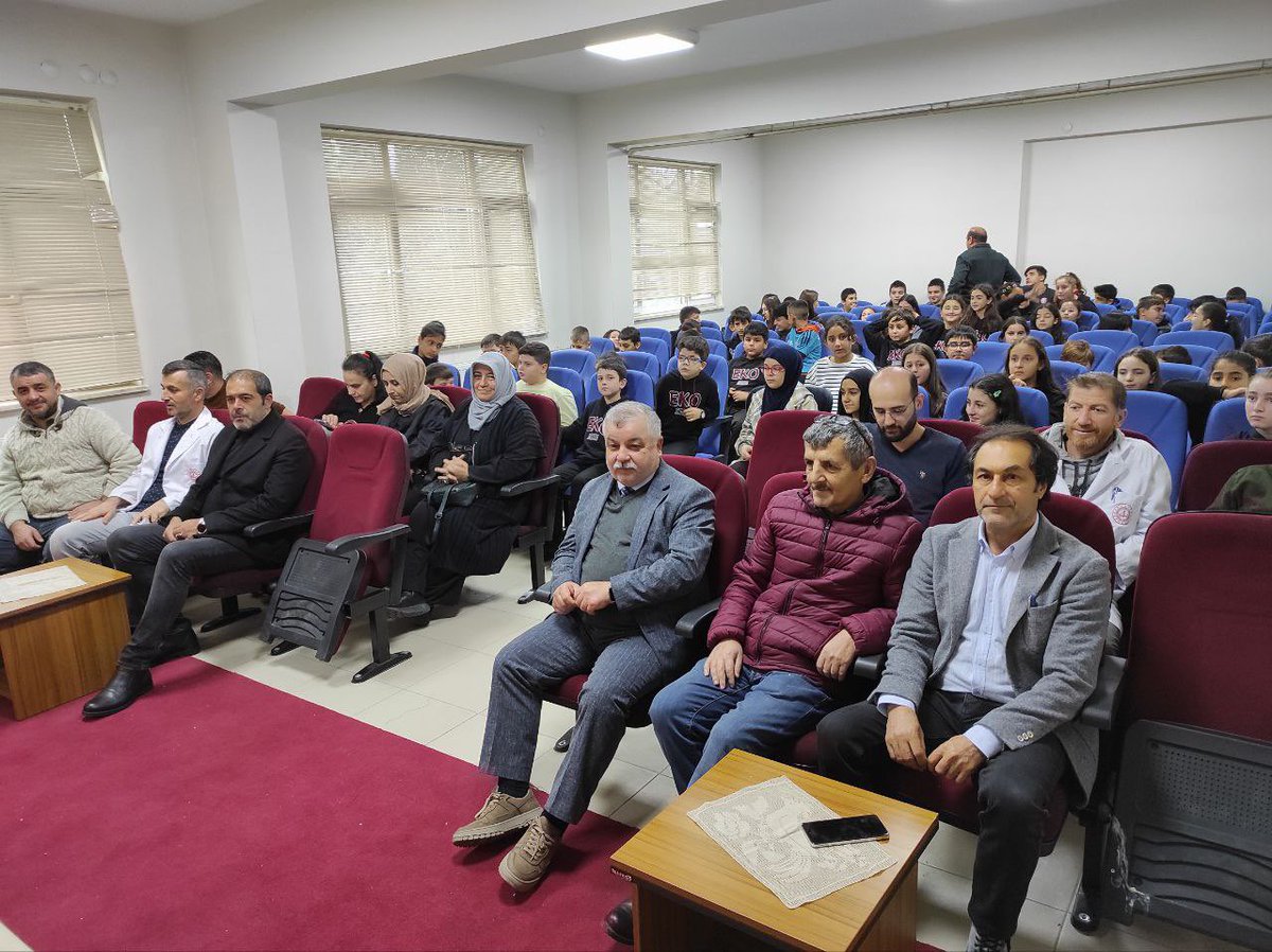 arifiyemem's tweet photo. İlçemiz Ege Kimya Ortaokulu'nda, Tutum, Yatırım ve Türk Malları Haftası etkinlikleri çerçevesinde Okul Aile Birliği’nin katkılarıyla düzenlenen programda, Türkiye’nin 81 iline ait yöresel ürünler tanıtıldı.

@tcmeb @Yusuf__Tekin @sakaryamem @coskunbakirtas @ygulac https://t.co/jwFo5tQsGx