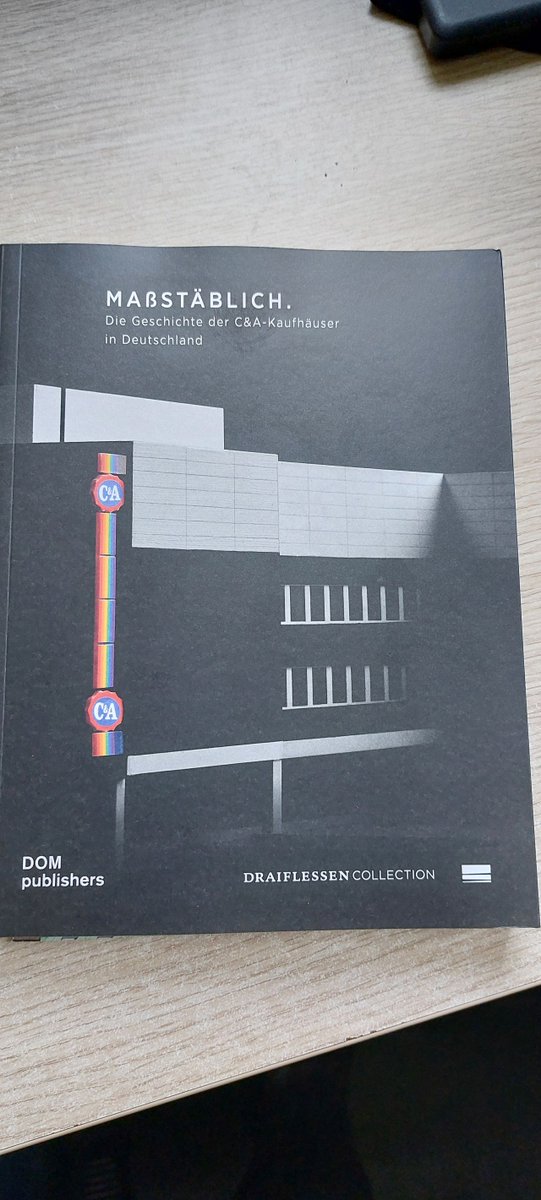 ElsPeleman1's tweet photo. In de blog 'Hoe goed zijn de betalende vertaalmachines?' verwijs ik naar een boekvertaling waarvoor ik de professionele AI-software AGT heb gebruikt. Dat was dus dit boek. Zou ik het opnieuw doen? Hmmm, ik twijfel. https://t.co/LJBcXy30Ku https://t.co/QYqooiumF3