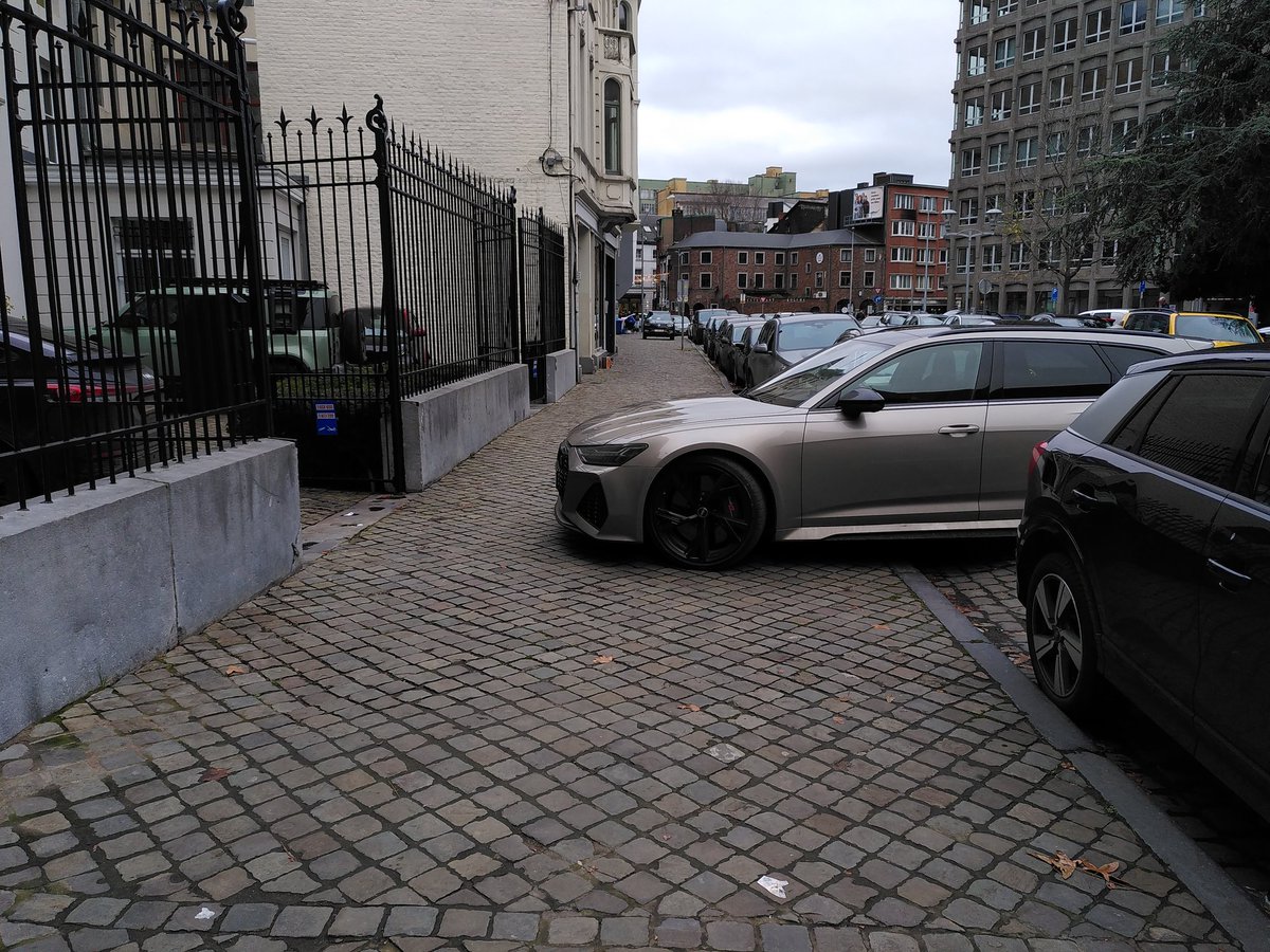Les trottoirs de Liège sont trop larges, mais on a trouvé la solution.