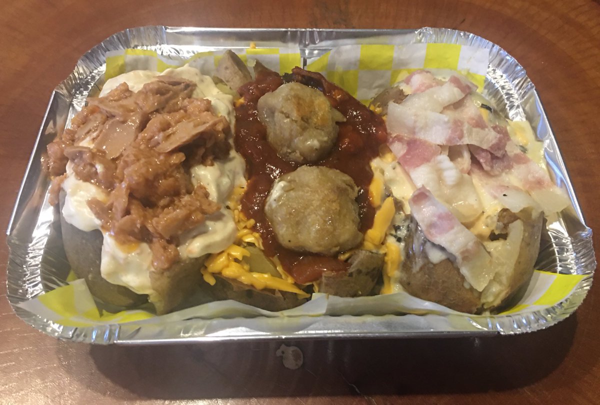 PALAMilkPH's tweet photo. 3️⃣ in 1️⃣ PALATatas Holiday Sampler 

3️⃣ Sauces
3️⃣ Proteins
3️⃣ PALATatas in 1️⃣ Plate 

🌲Get 3️⃣ of our best selling PALATatas combination in 1️⃣ Plate and save 9️⃣9️⃣
This Holiday Edition PALATatas Sampler contains our best selling PALATatas combinations. https://t.co/FKswxVsVqE
