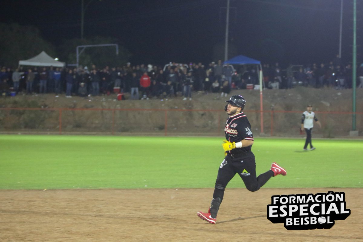 Score_MX's tweet photo. ⚾️ Con un jonrón de dos carreras en la parte baja de la novena entrada, Armando Aguilar Villaescusa le dio el campeonato 🏆 a Boca Chueca Team en la Liga del Sol ☀️ Cortesía 📸 @JoseInes_CA / @FEBeisbol https://t.co/bpYrYdneso