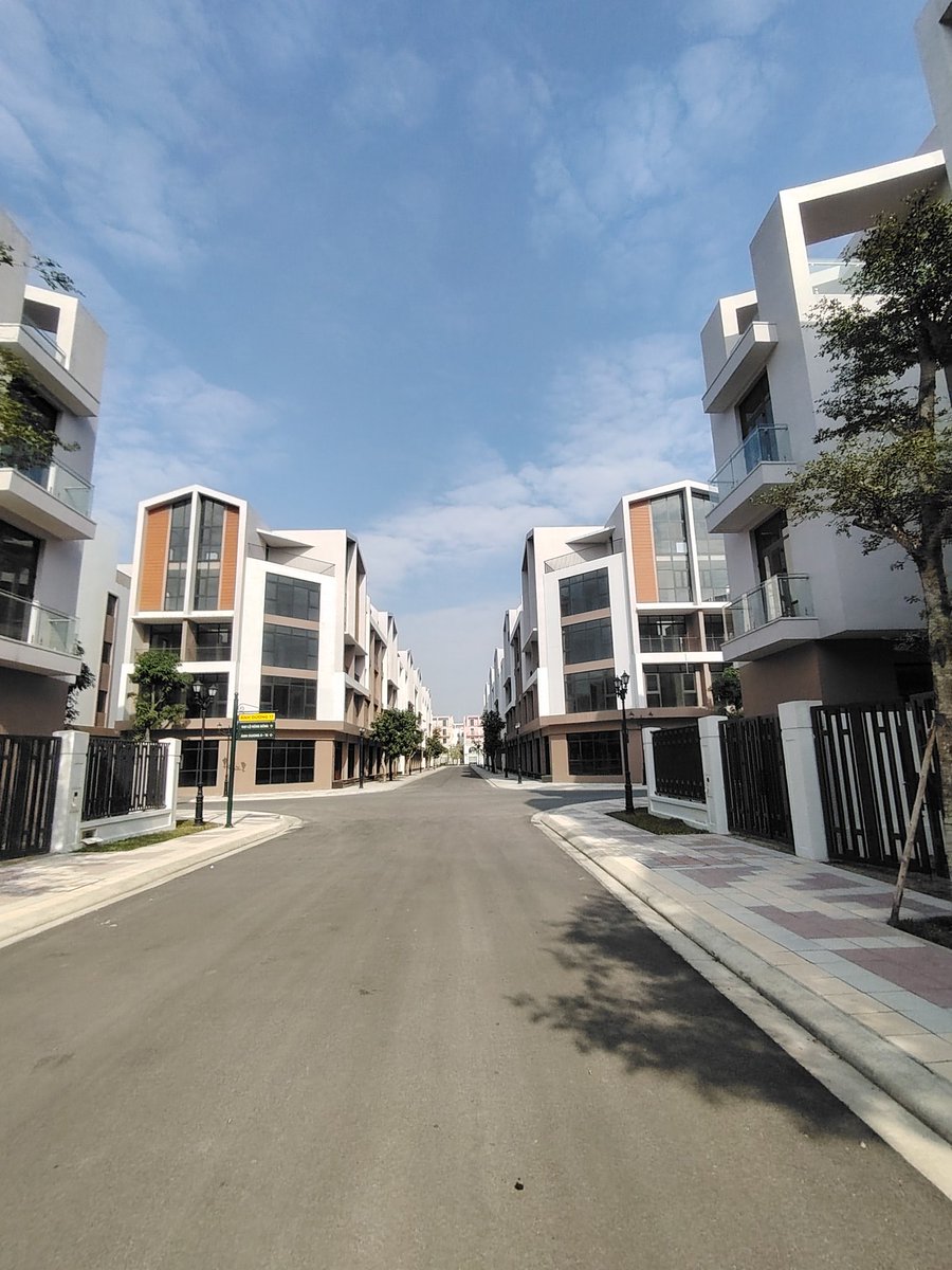 dragon_traderr's tweet photo. Liền kề Ánh Dương 14-39  - Vinhomes OCP3
Diện tích 54m căn có mái
Mặt tiền 4.5m
Vị trí gần đường Đại lộ bốn mùa đường 51m, gần công viên Vinwonders
Giá full: 8.447 tỷ
GTTS: 7.687 tỷ
Liên hệ: 0985368836 em Minh ( Biển Xanh 26 ) https://t.co/hybzqaNZns