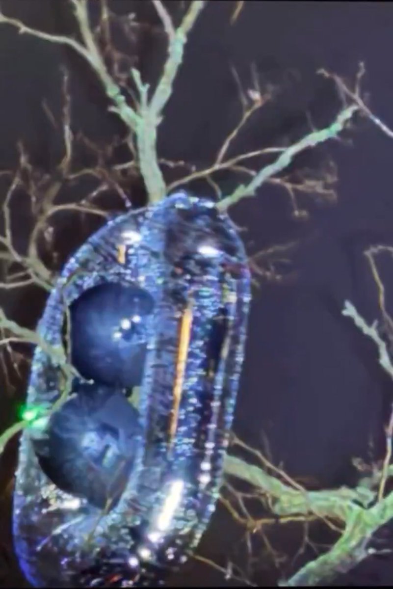 linkupling's tweet image. so this what the “drones” look like! aka #UFOs but turn the picture side ways and zoom in 👀😳🫣👽do yall see what i’m seeing or am i tripping 😳 #dronesightings