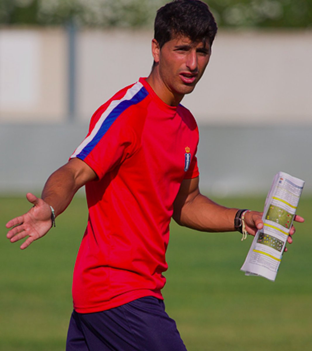 Antes de felicitarte, tengo que darte las gracias por la oportunidad que me abriste en el fútbol profesional. 
No se puede entender lo que se siente si no se está en el corazón de este club y de su gente. 
Por muchos años más siendo eterno 💙🤍