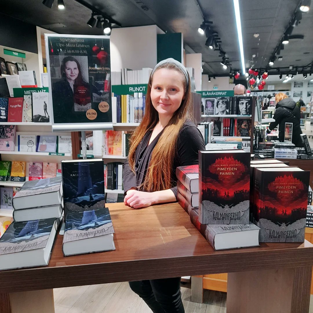 Huippua, että kotimainen fantasiakirjallisuus kiinnostaa! Kiitos kaikki te ihanat, jotka tulitte juttelemaan eilen Tampereen Akateemisessa kirjakaupassa. Suurin osa kirjoista meni tällä kertaa aikuisille fantasian ystäville.
#lukeminen #kirja