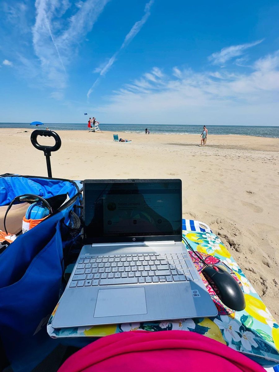 HeyAmit_'s tweet image. A salary can never make you RICH!

Here are 12 AI Websites that pay you every day from home: