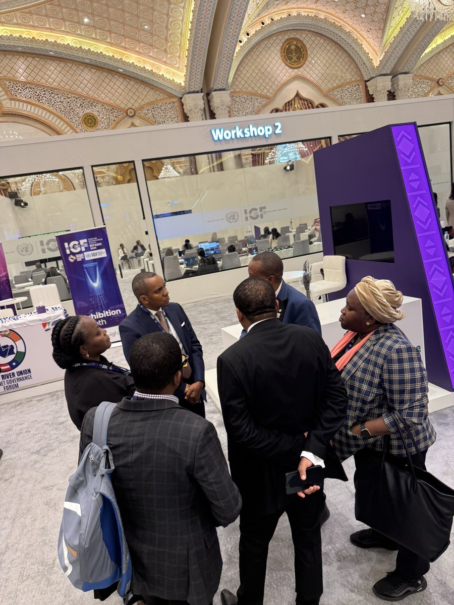 MediaConvergecy's tweet image. 𝐓𝐌𝐂’𝐬 𝐭𝐞𝐚𝐦 𝐄𝐧𝐠𝐚𝐠𝐞𝐬 𝐚𝐭 𝐚 𝐛𝐫𝐢𝐞𝐟 𝐬𝐢𝐝𝐞 𝐜𝐡𝐚𝐭 𝐰𝐢𝐭𝐡 𝐇𝐨𝐧. 𝐉𝐞𝐫𝐫𝐲 𝐒𝐢𝐥𝐚𝐚 𝐨𝐧 𝐢𝐬𝐬𝐮𝐞𝐬 𝐨𝐟 𝐈𝐧𝐭𝐞𝐫𝐧𝐞𝐭 𝐆𝐨𝐯𝐞𝐫𝐧𝐚𝐧𝐜𝐞  𝐚𝐧𝐝 𝐃𝐢𝐠𝐢𝐭𝐚𝐥 𝐆𝐨𝐯𝐞𝐫𝐧𝐚𝐧𝐜𝐞 𝐢𝐧 𝐑𝐢𝐲𝐚𝐝𝐡, 𝐒𝐚𝐮𝐝𝐢 𝐀𝐫𝐚𝐛𝐢𝐚
𝐚𝐥…