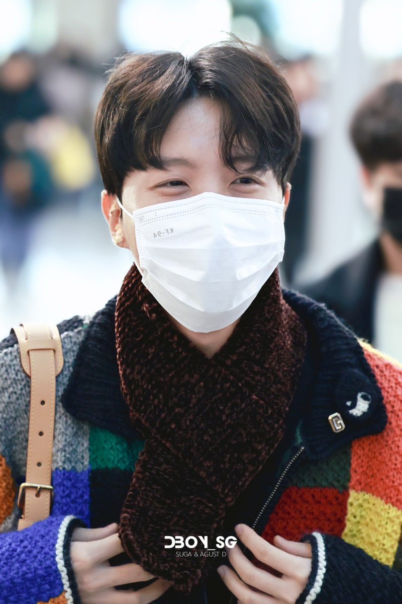 DBOY_SG's tweet photo. 📍241219 ICN 출국 🛫

이른아침에 햇살같은 호비 등장😊

#BTS #방탄소년단 #JHOPE #제이홉 #호석 https://t.co/9oEO4RwoJu