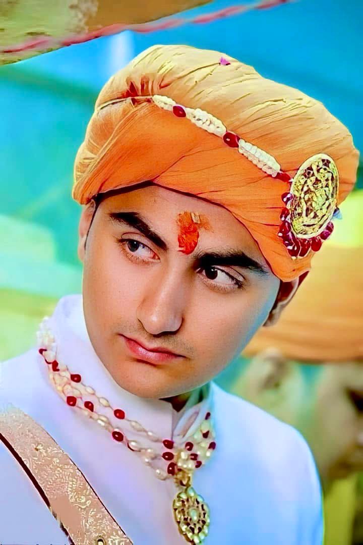 #जय_जैसाण
जैसलमेर विरासत के महाराज श्री जन्मेजयराज सिंह जी को जन्मदिन की हार्दिक शुभकामनाएँ।
<a href="/crsinghbhati/">Chaitanya Raj Singh</a>