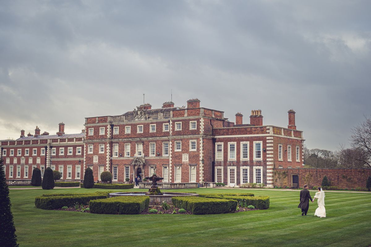 I always make sure the wedding venue you choose for so many reasons is included! #wedding #weddingphoto #instawedding #brideandgroom