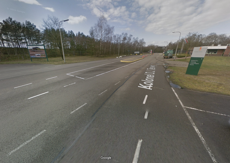 Zeer grote brand in loods op defensieterrein in Wezep