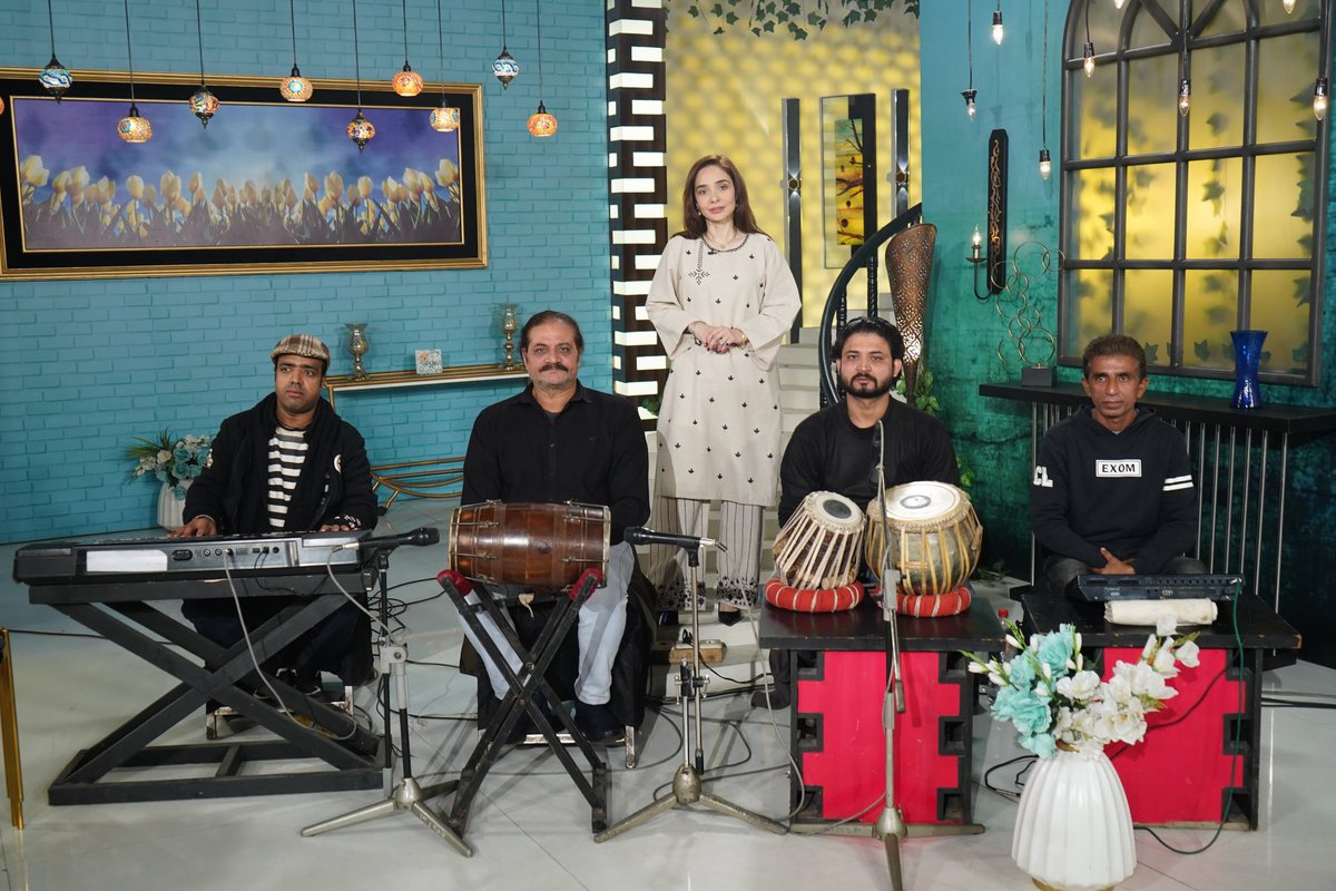 PTVHomeOfficial's tweet photo. Morning@Home
19-12-2024
TRIBUTE TO MEHNAZ BEGUM
Riaz Khan (Host)
Arooj Fatima(Singer)
Saira Tahir( Singer)
Chef Anum Sheikh
#MahnazBegum
#TributeToMahnaz Begum
#Remembering Mahnaz
#Legacy Of Mahnaz
#InLoving Memory https://t.co/RBQj0mT7Xl